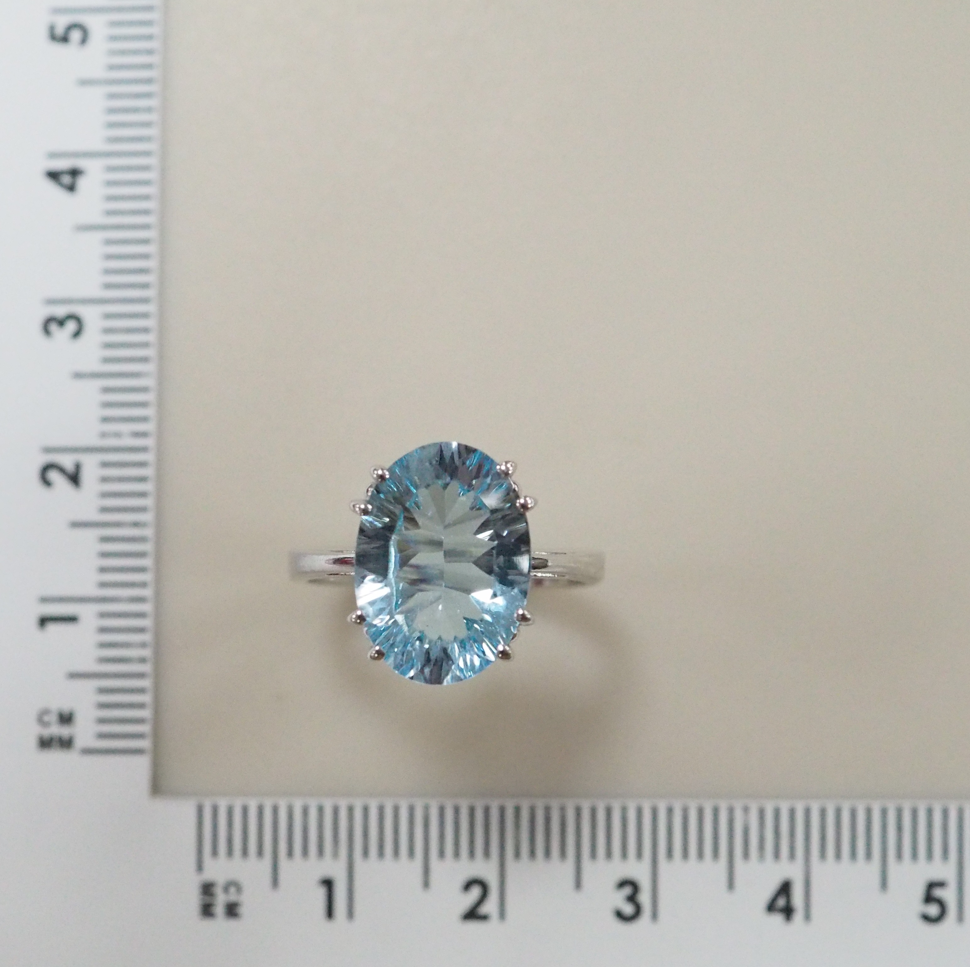 Серебряное кольцо с топазом